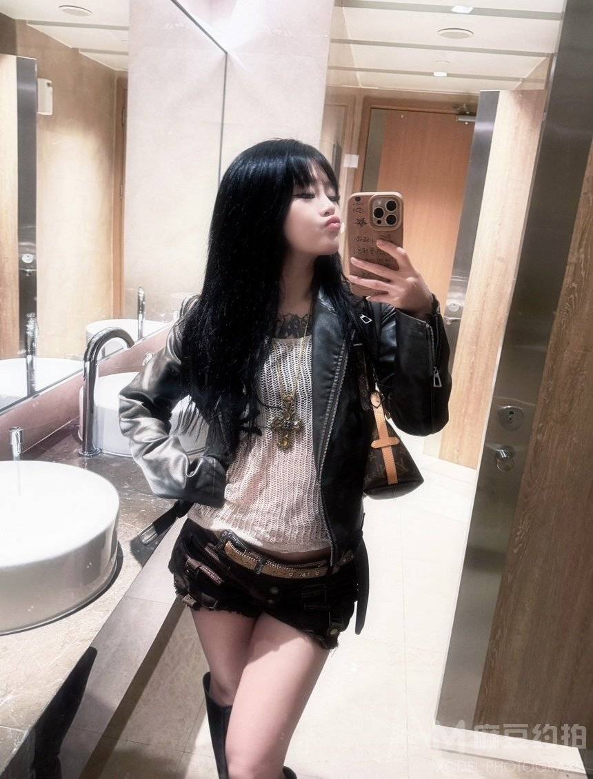 黑白模特