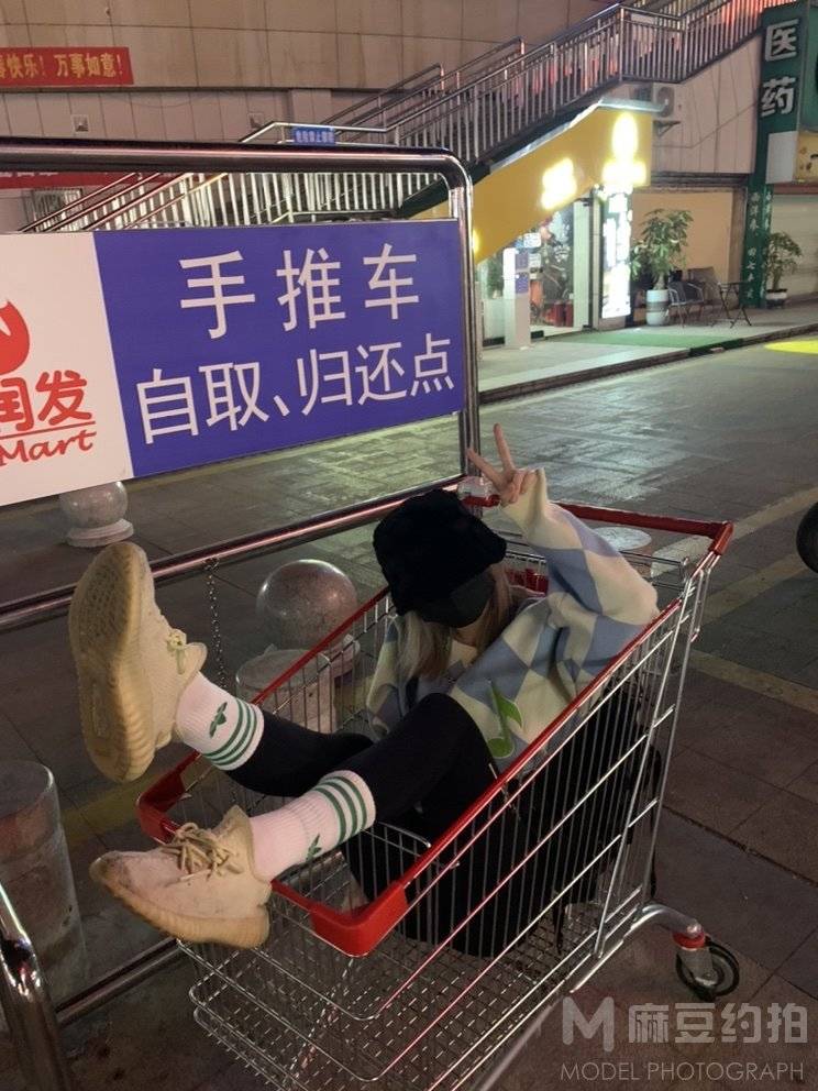 妆容模特