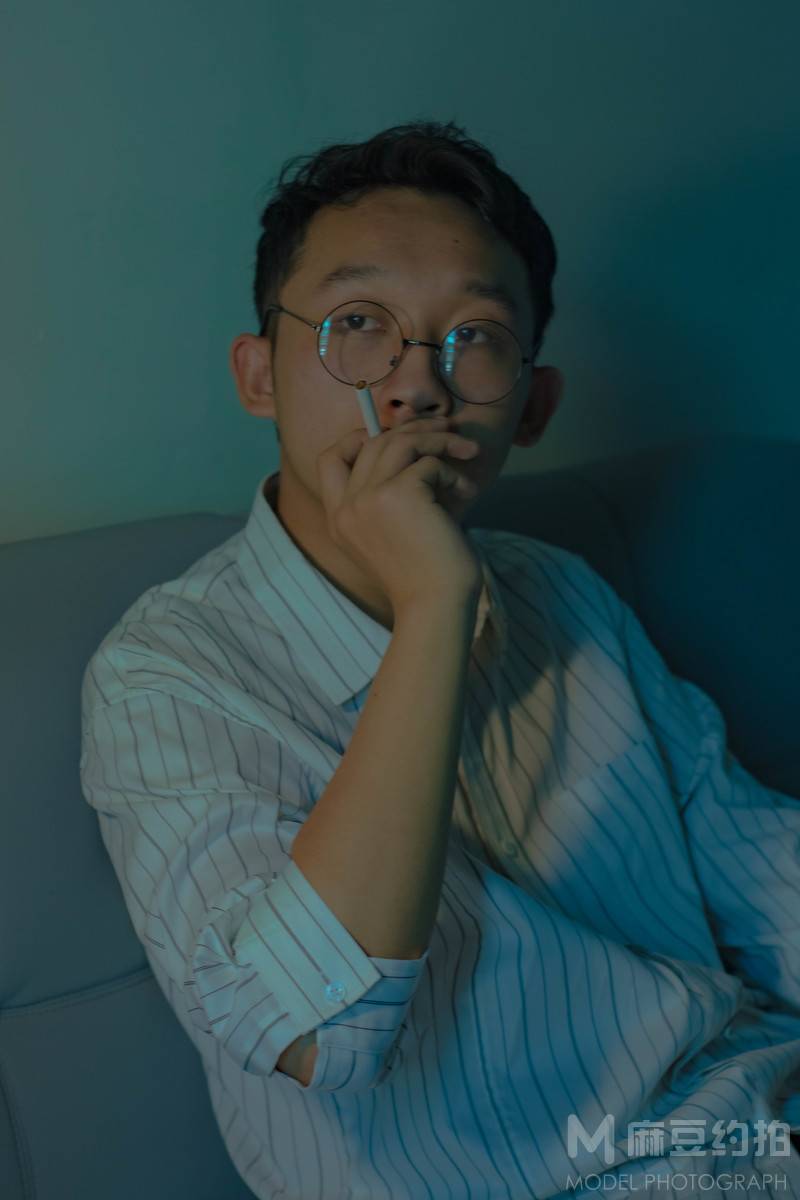 情绪模特