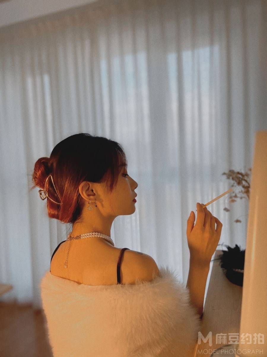情绪模特
