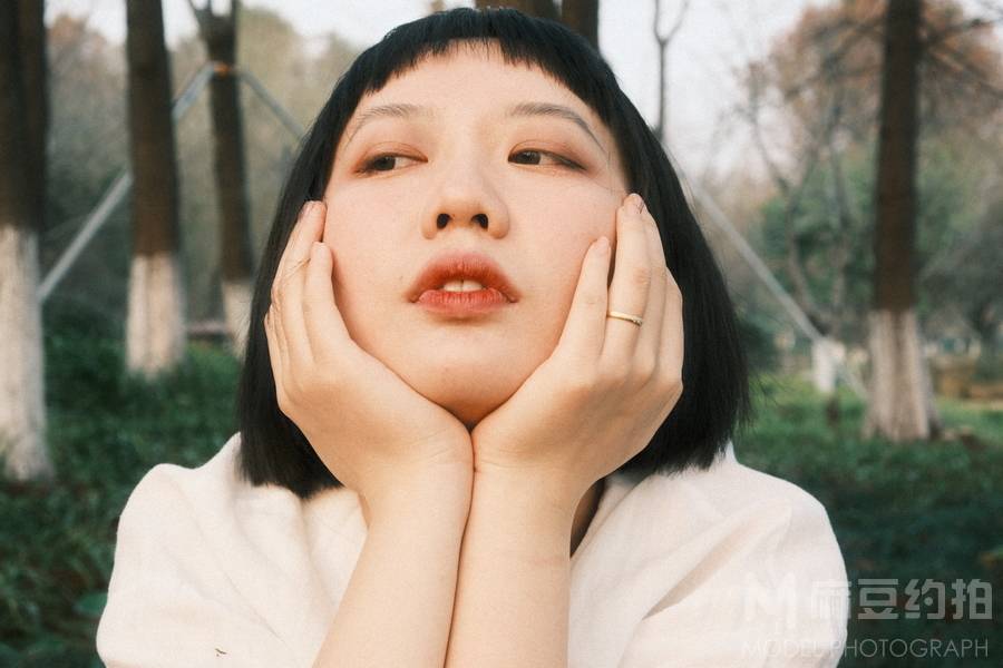 情绪模特