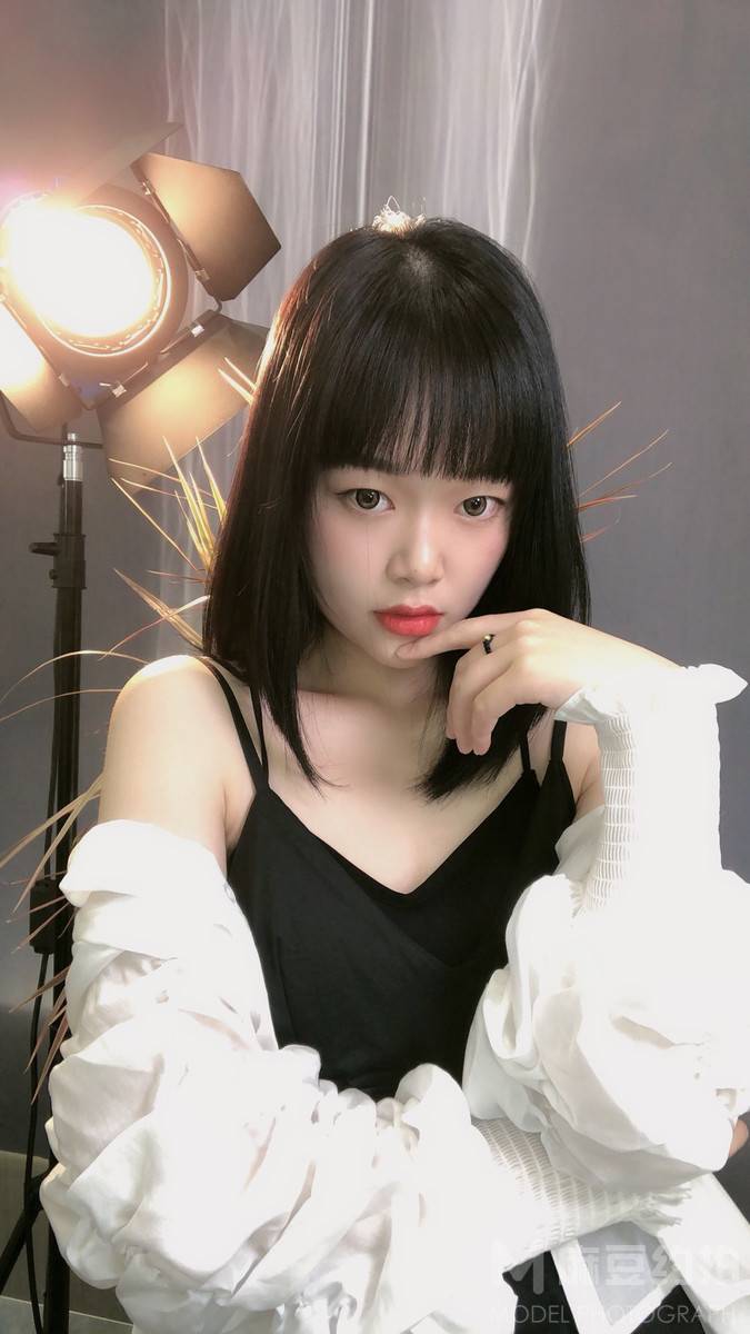 黑白模特