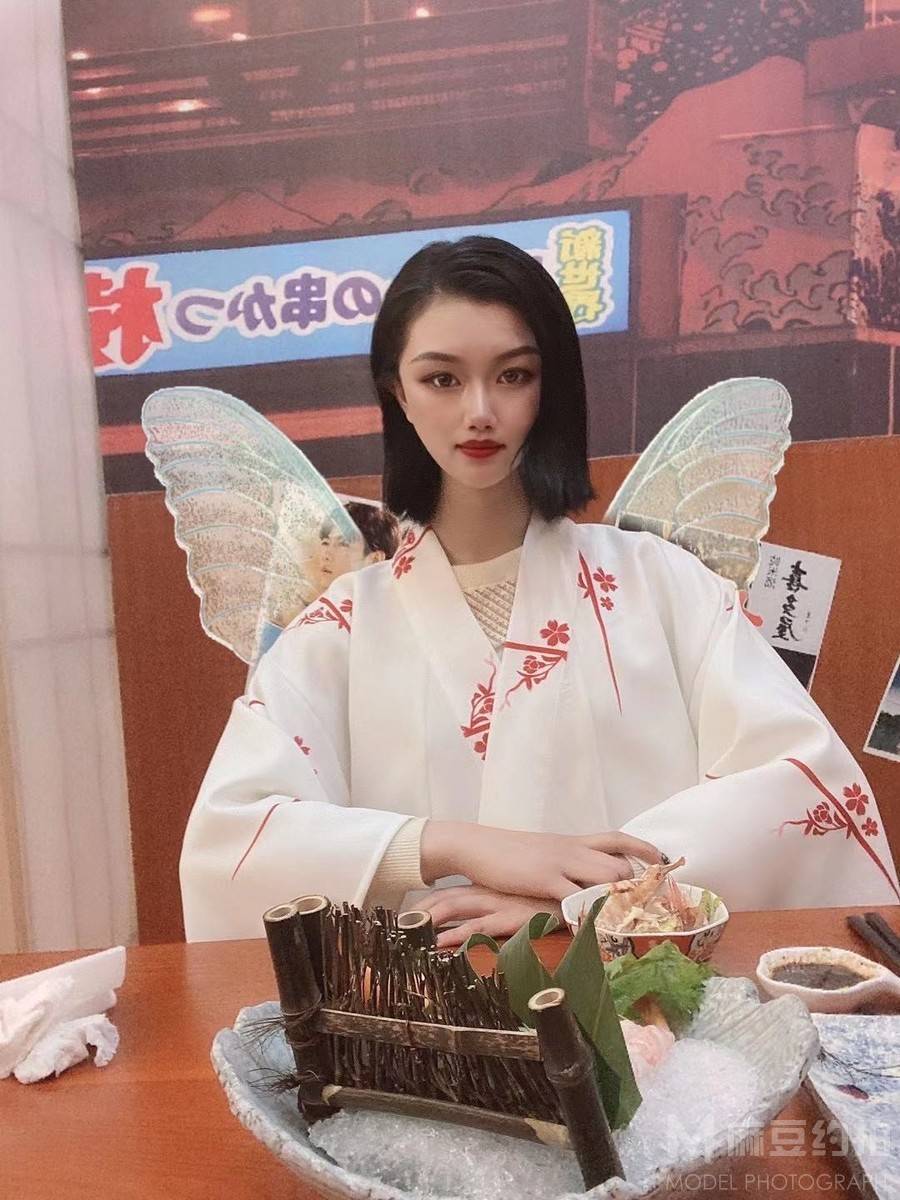 情绪模特