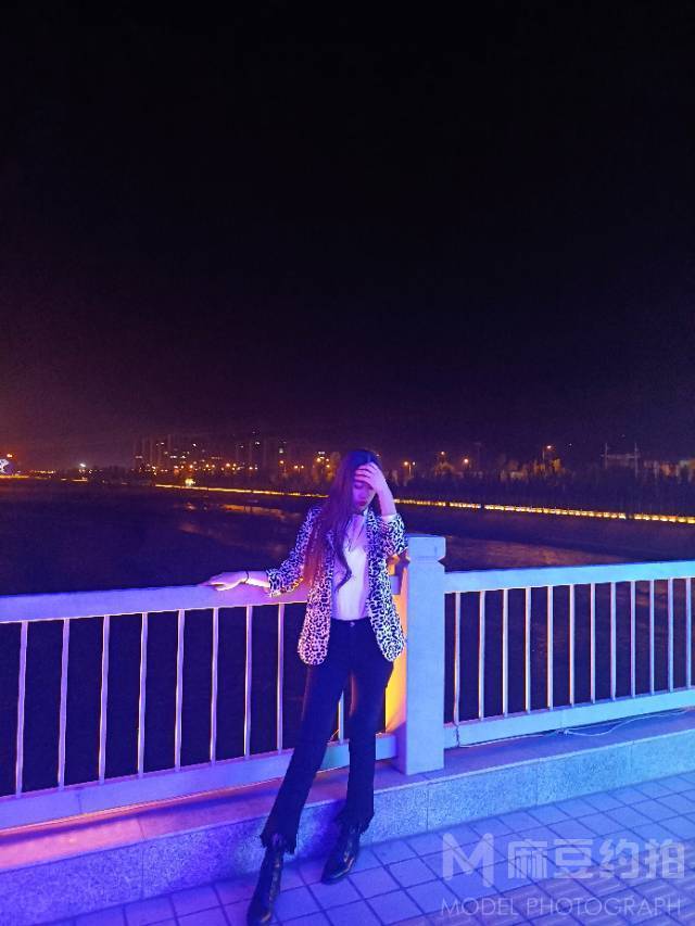 夜景模特