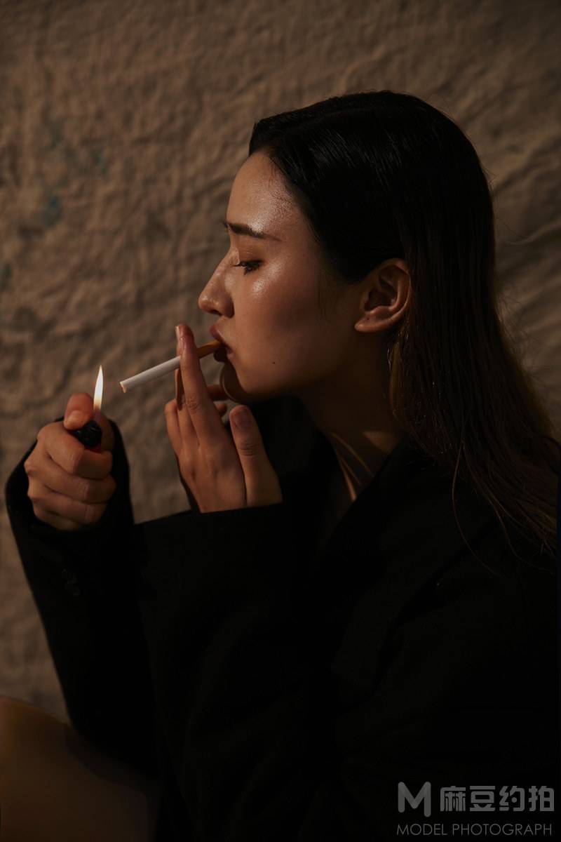 情绪模特