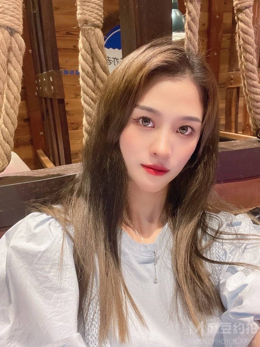 黑白模特