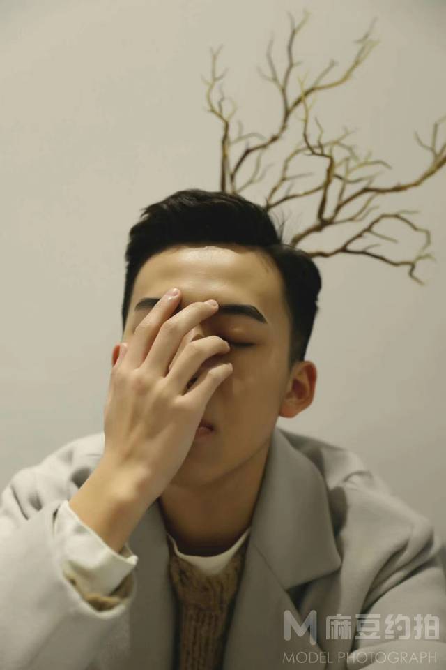 情绪模特