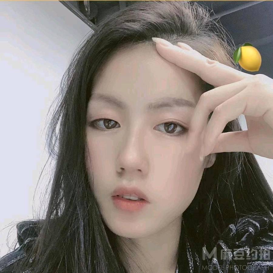 黑白模特