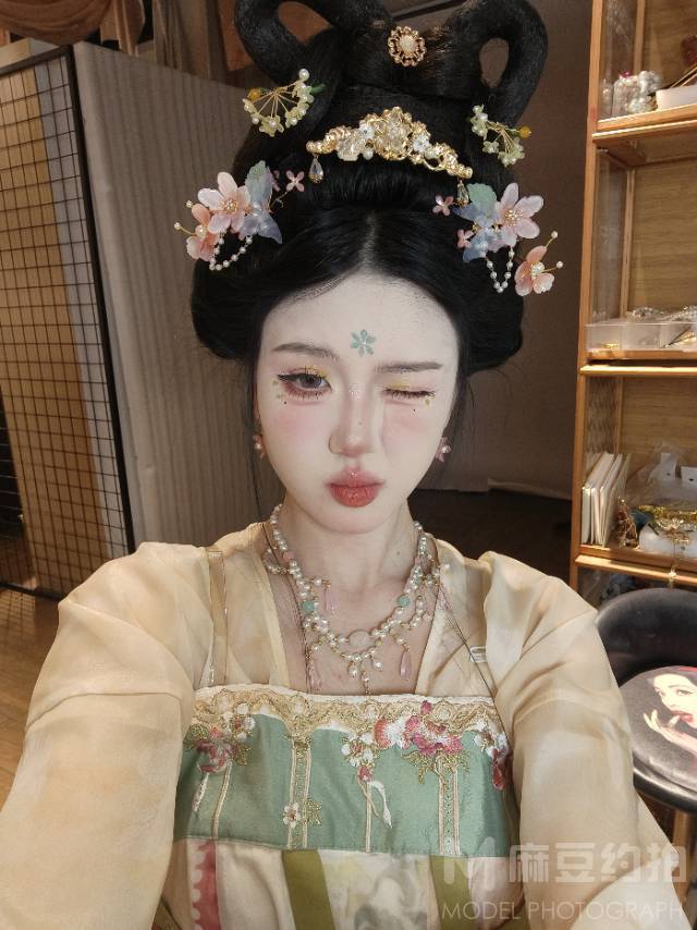 妆容模特