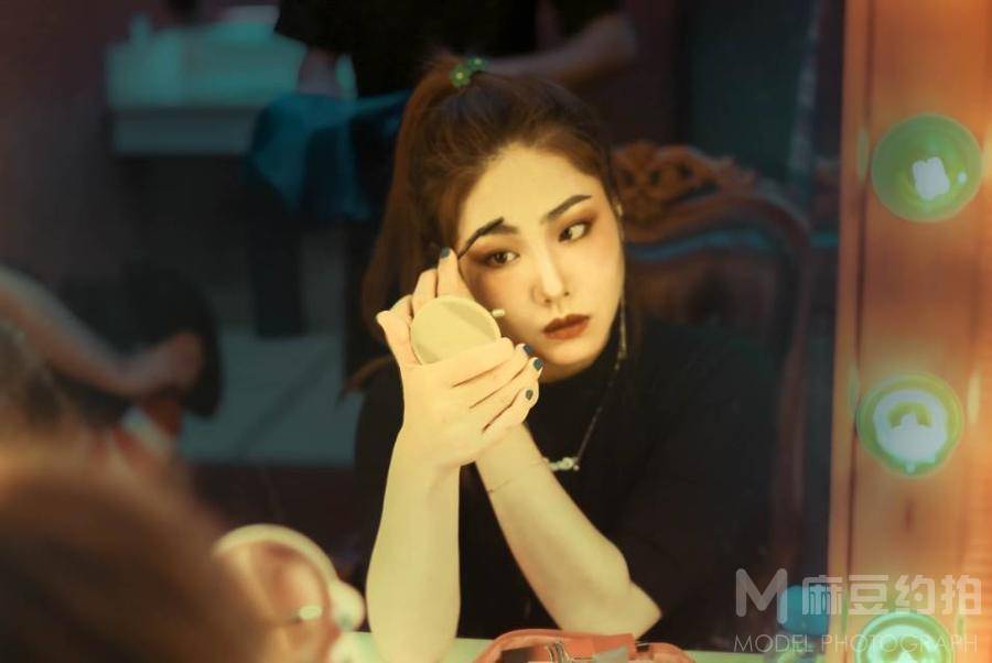 情绪模特