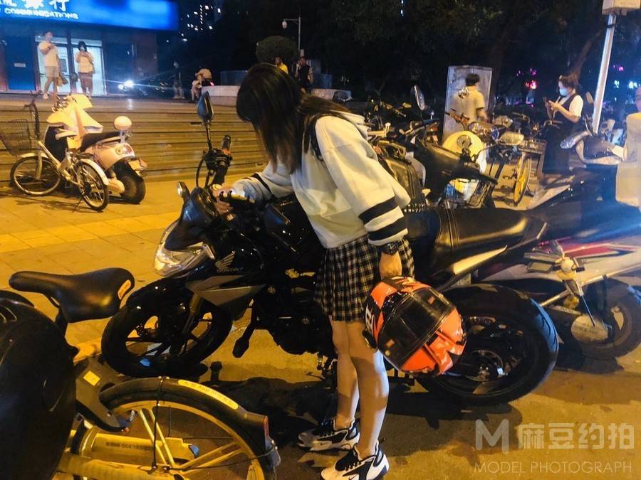 校园模特