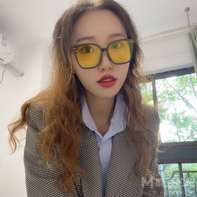 黑白模特