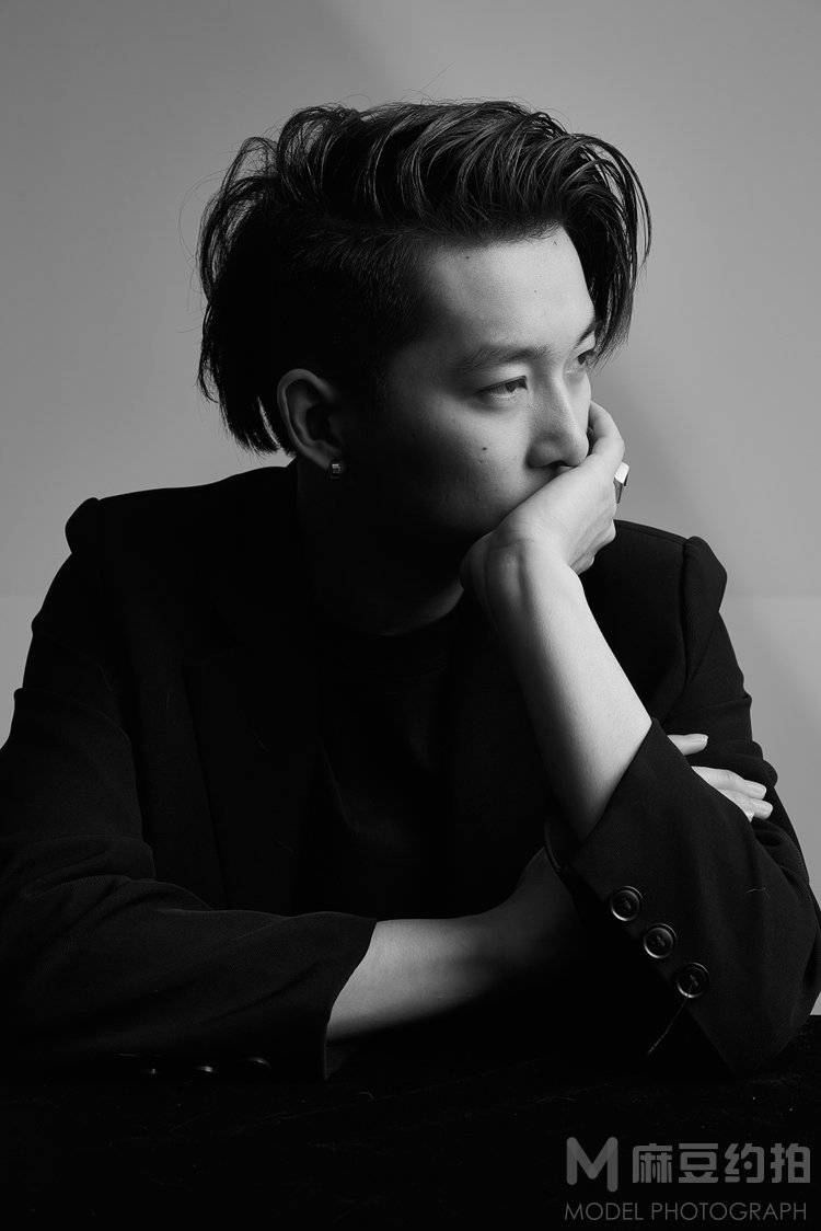 黑白模特