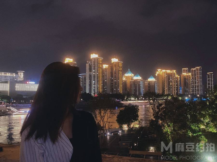 夜景模特