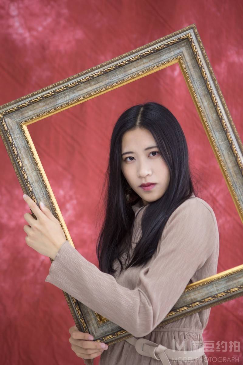 情绪模特