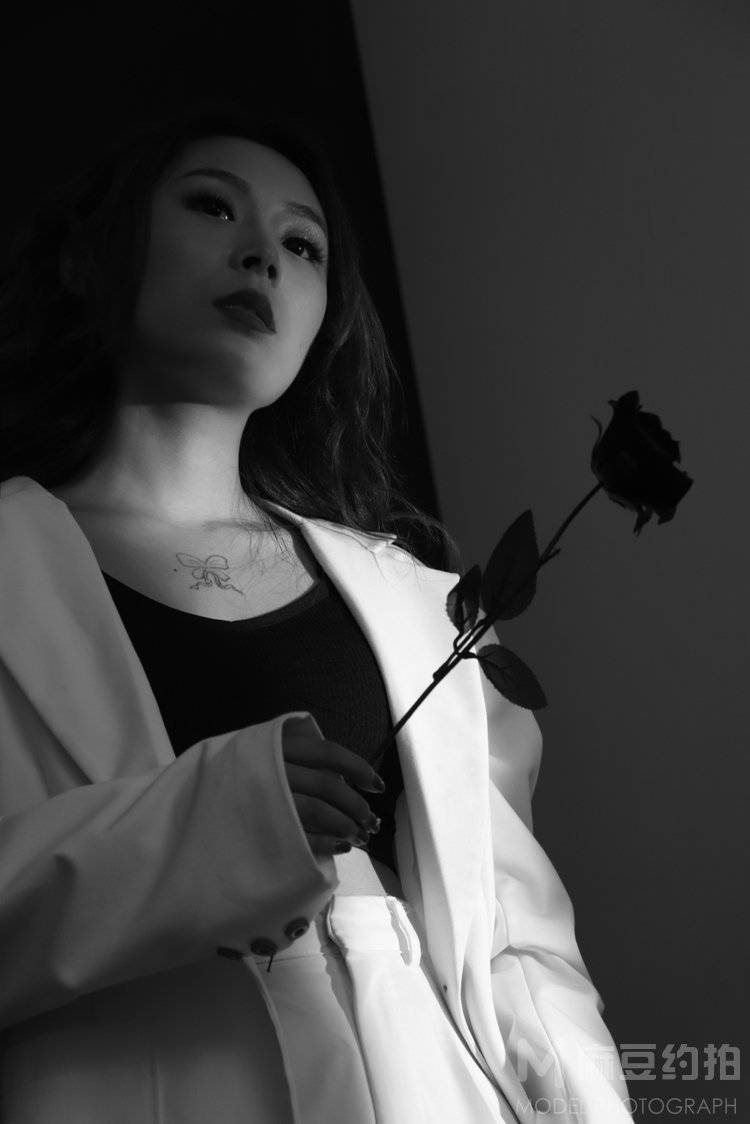 黑白模特