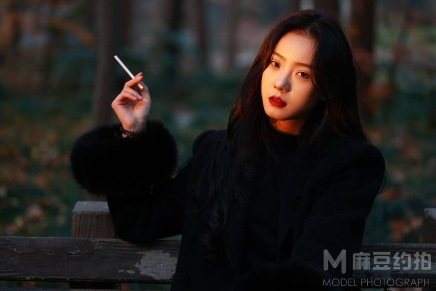 情绪模特