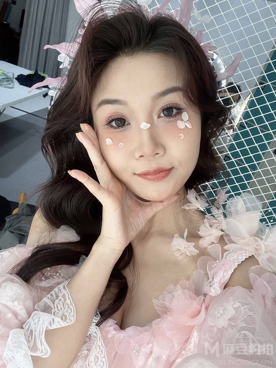 妆容模特