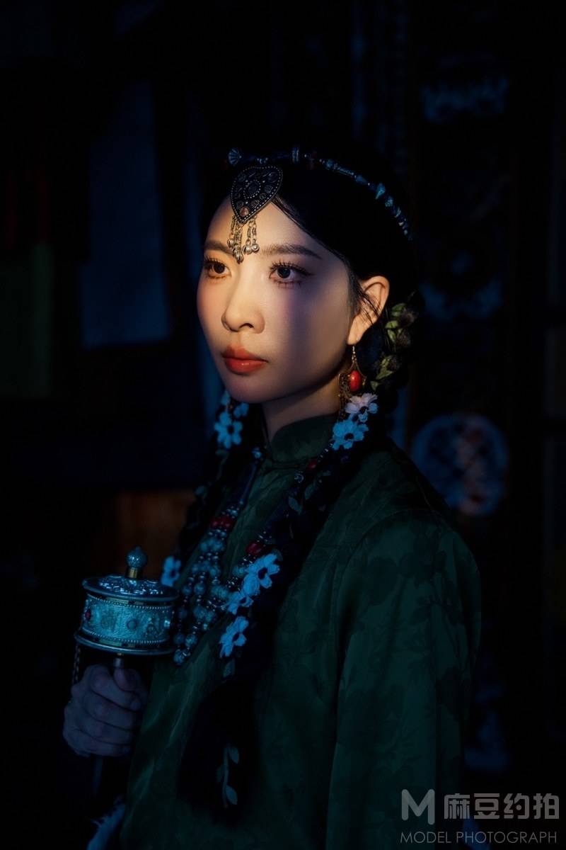情绪模特