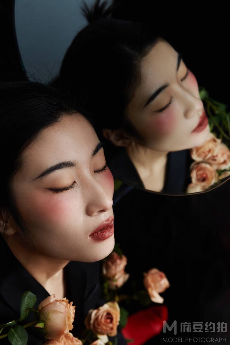 情绪模特