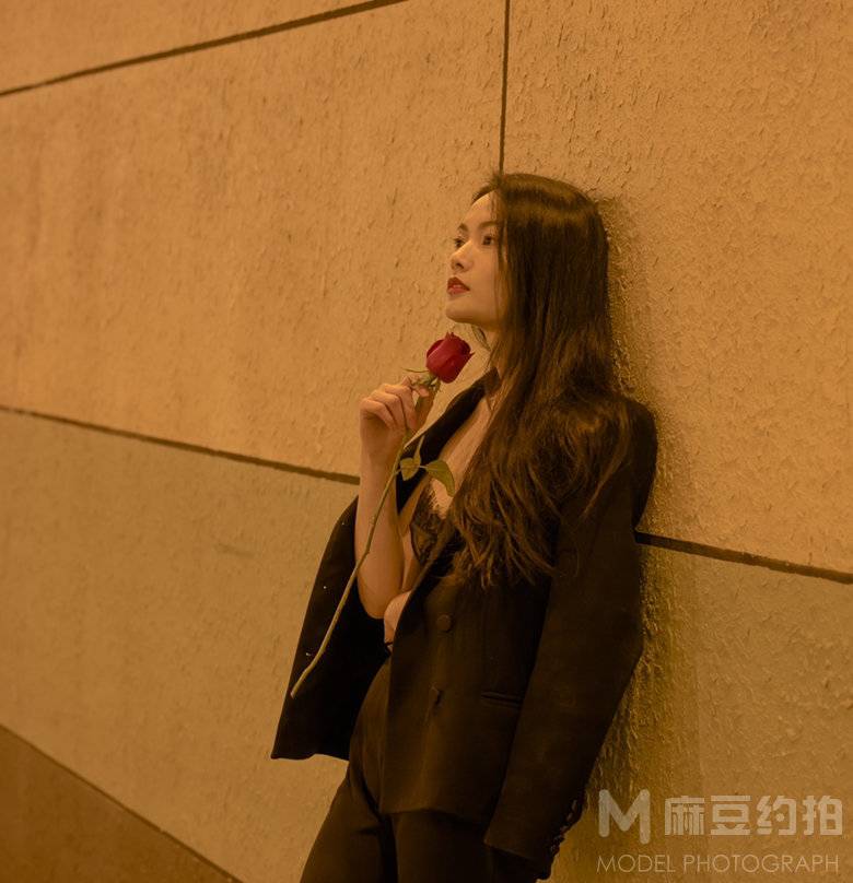 情绪模特
