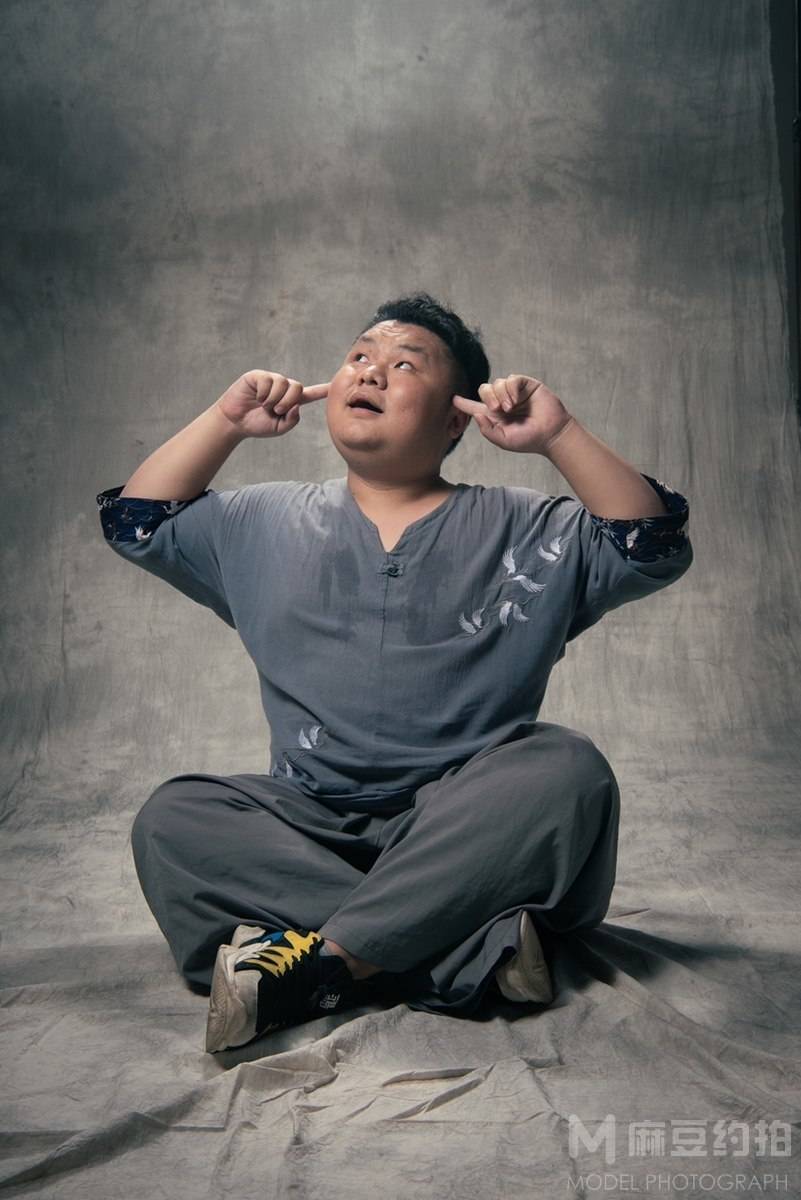情绪模特
