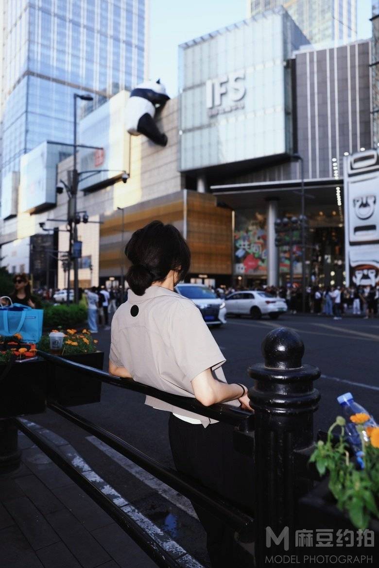 情绪模特
