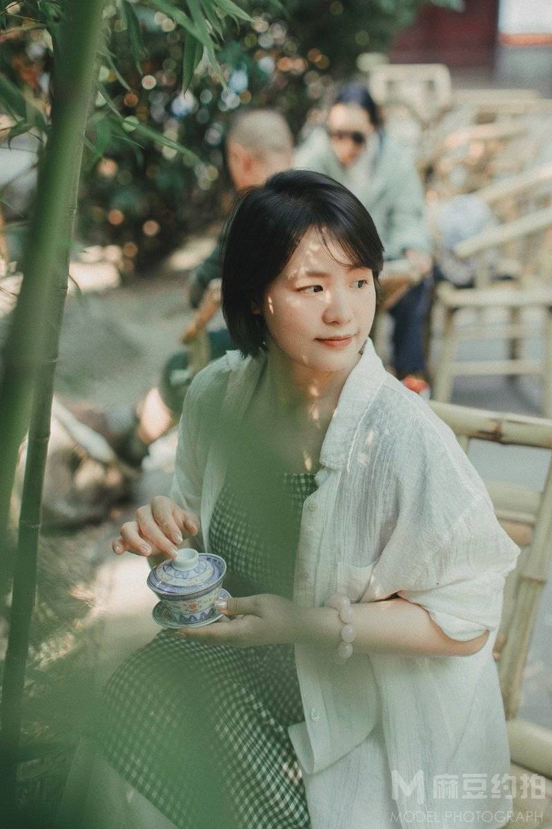 情绪模特