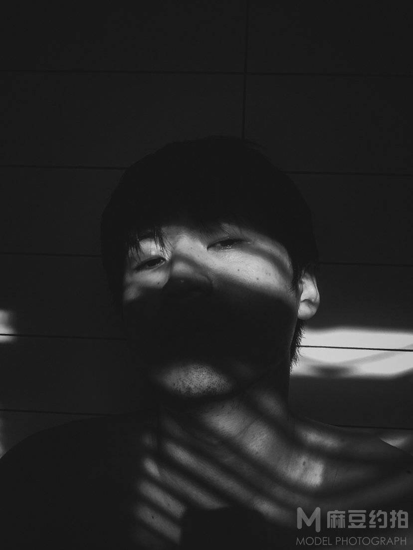 黑白模特