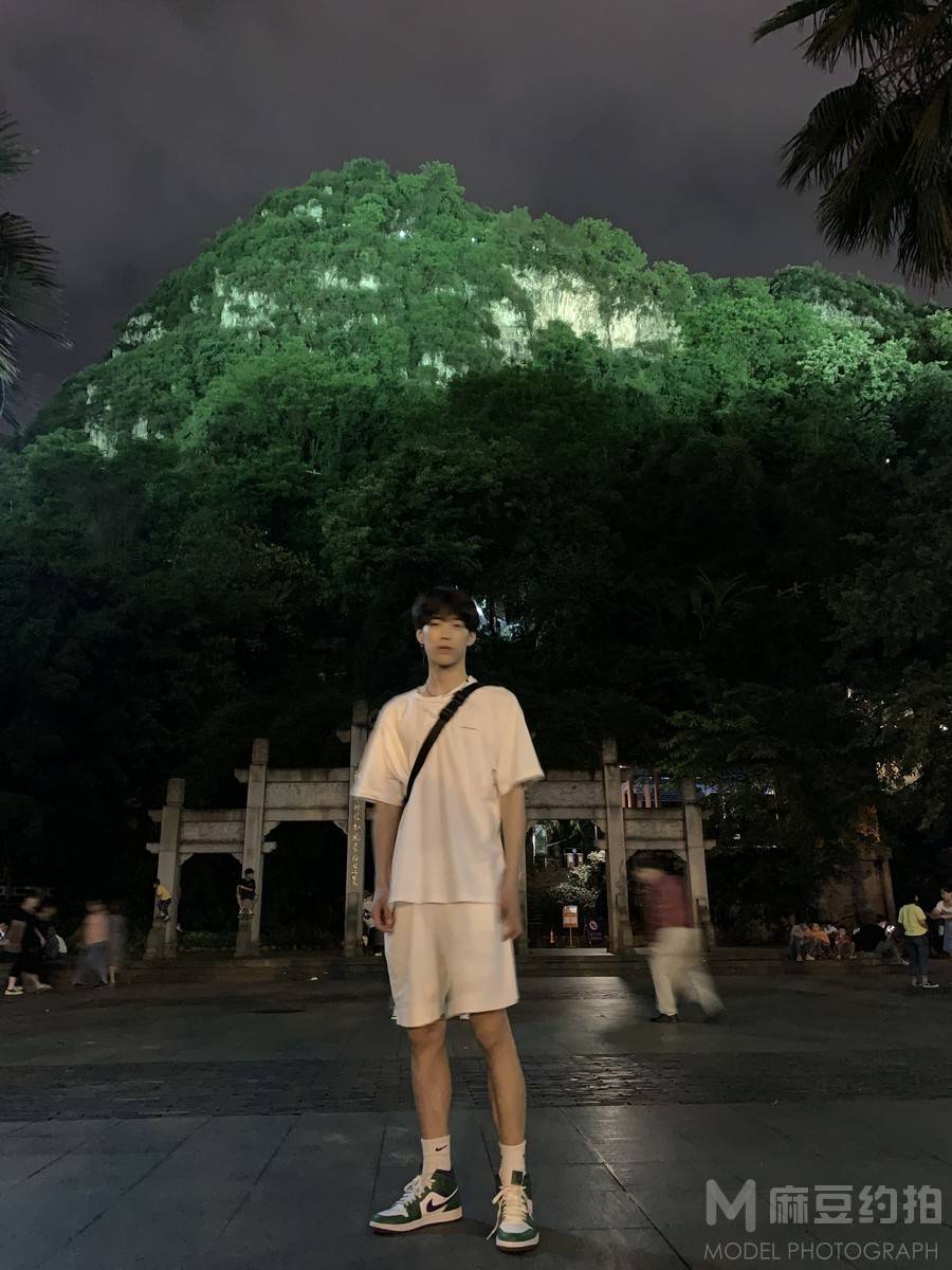 校园模特