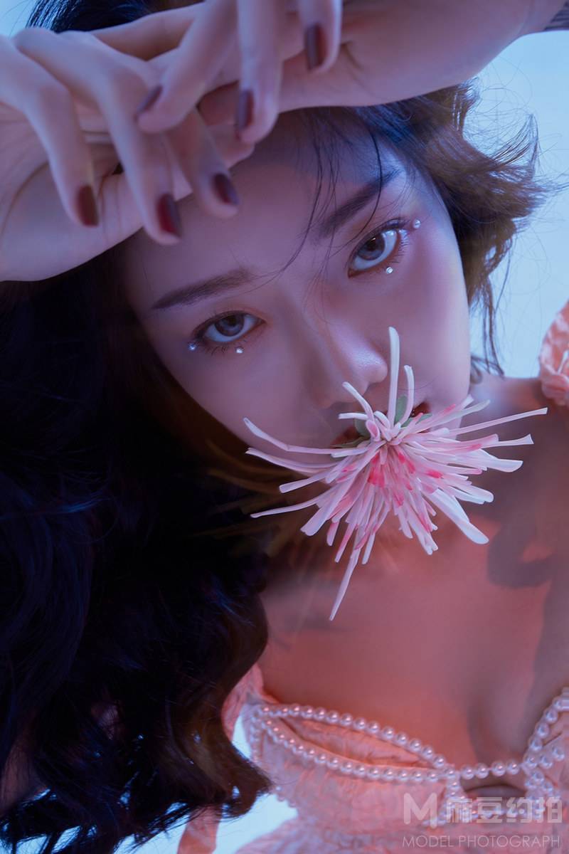 情绪模特