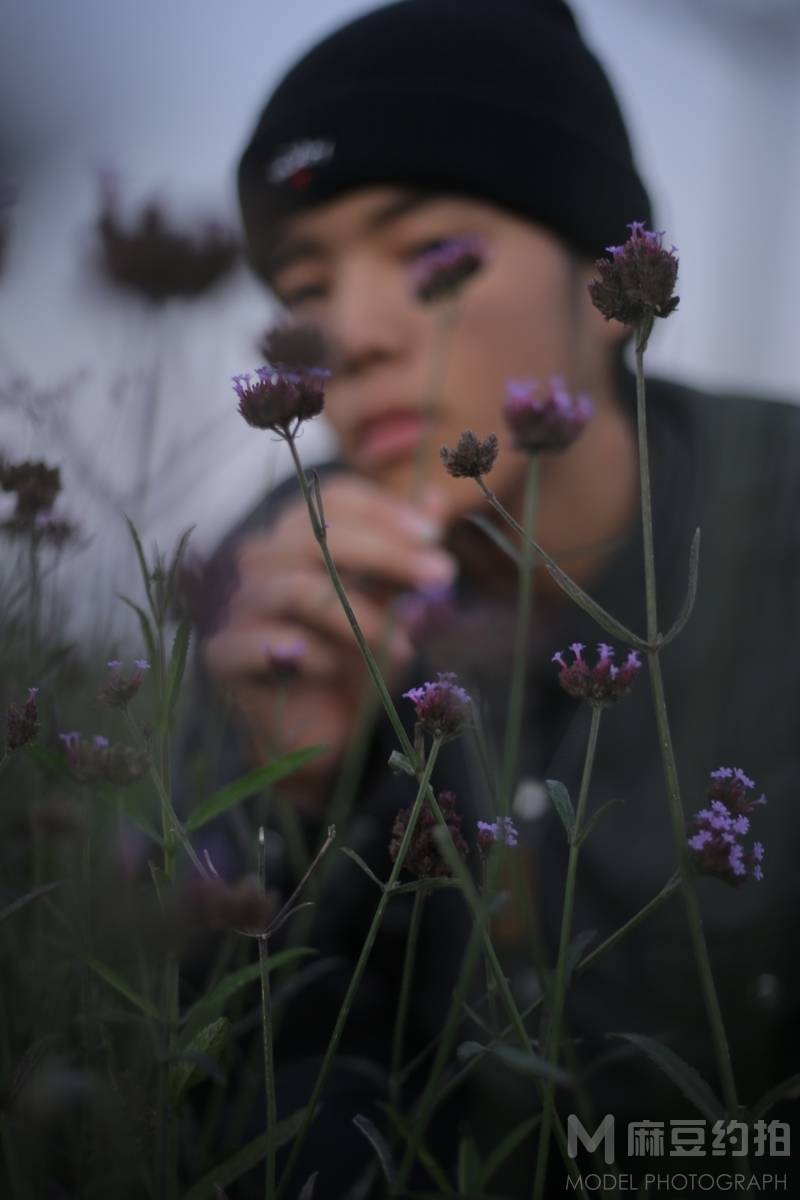 情绪模特