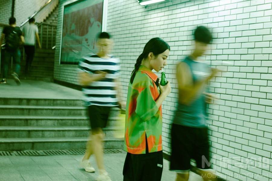 情绪模特