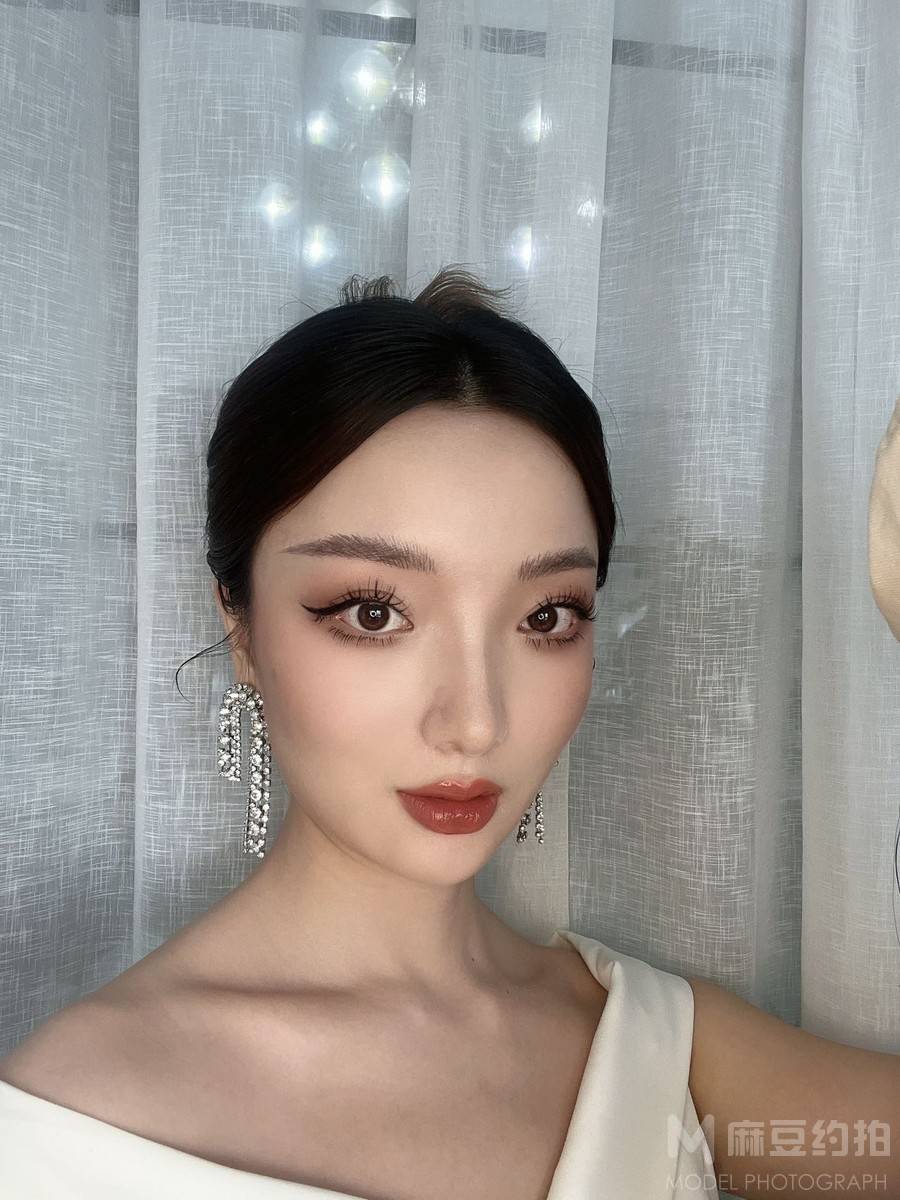 妆容模特