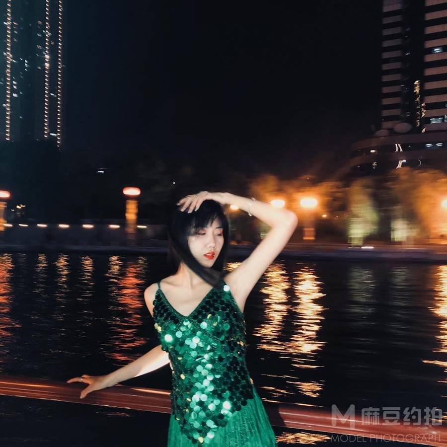 夜景模特