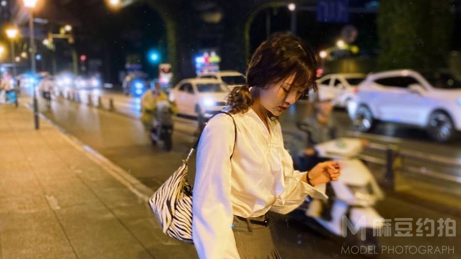 情绪模特