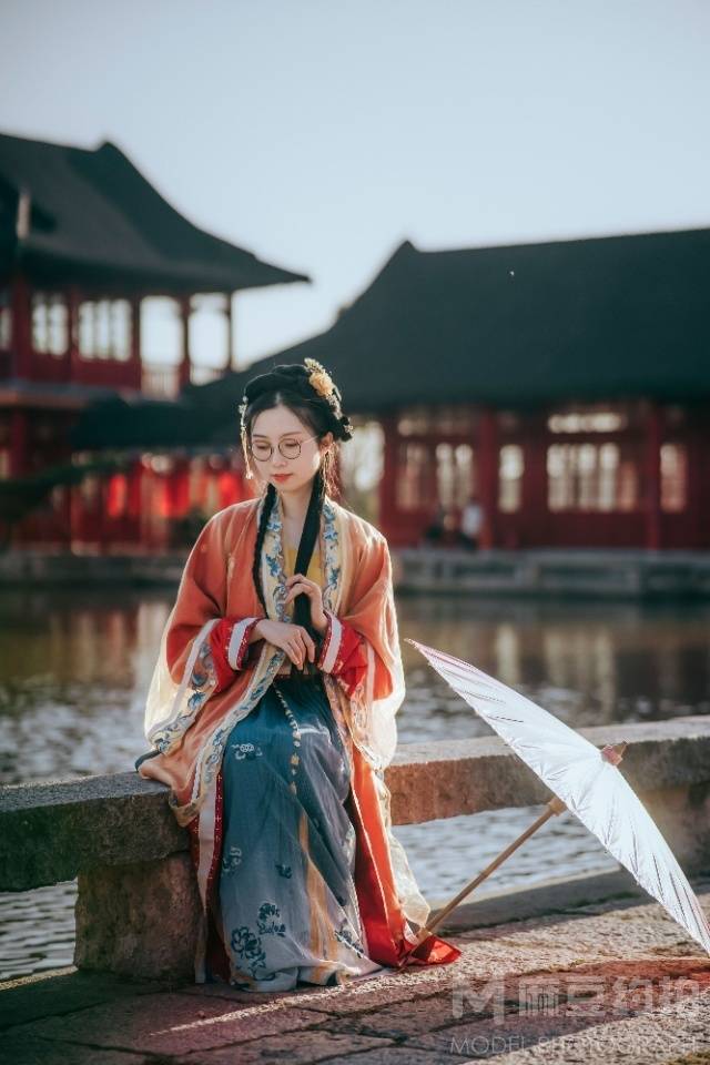 汉服模特