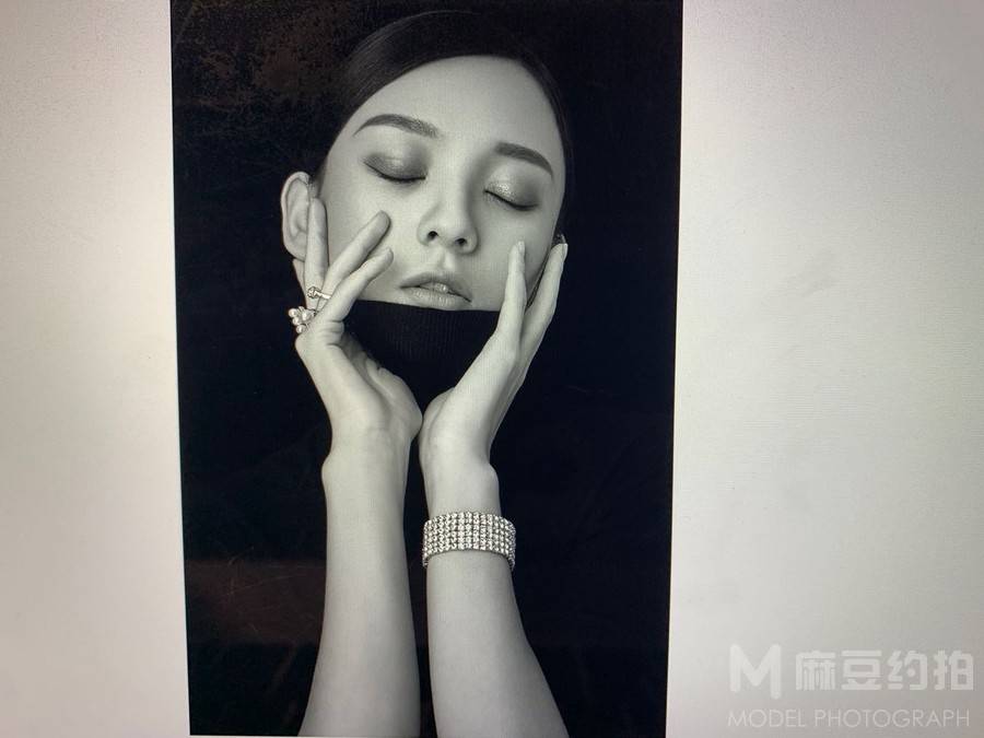 黑白模特