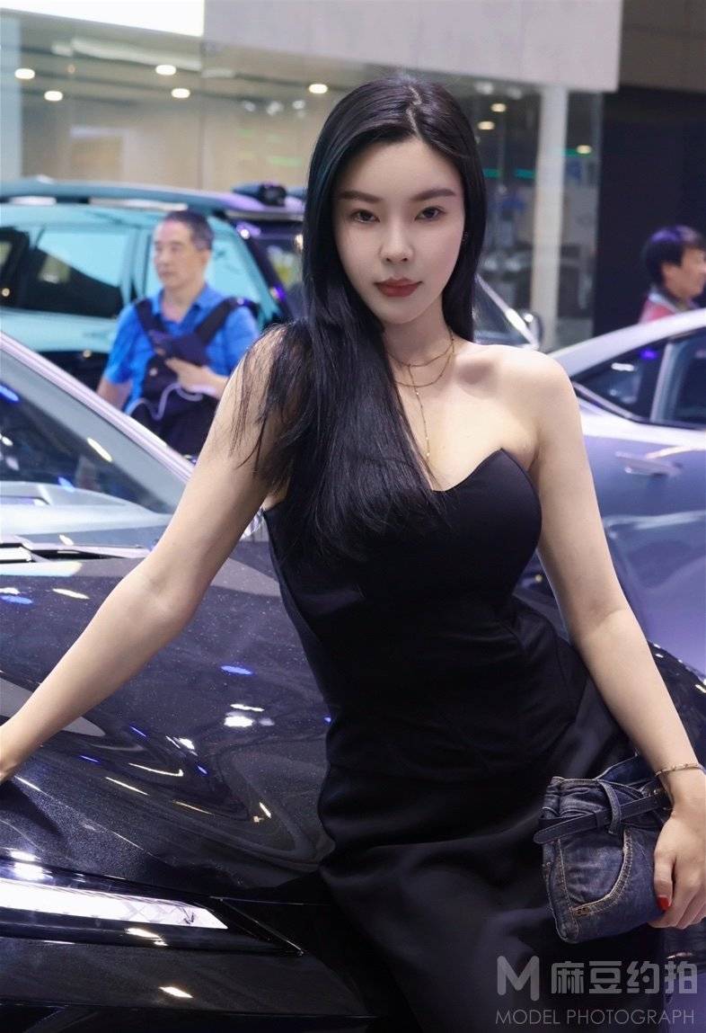 黑白模特
