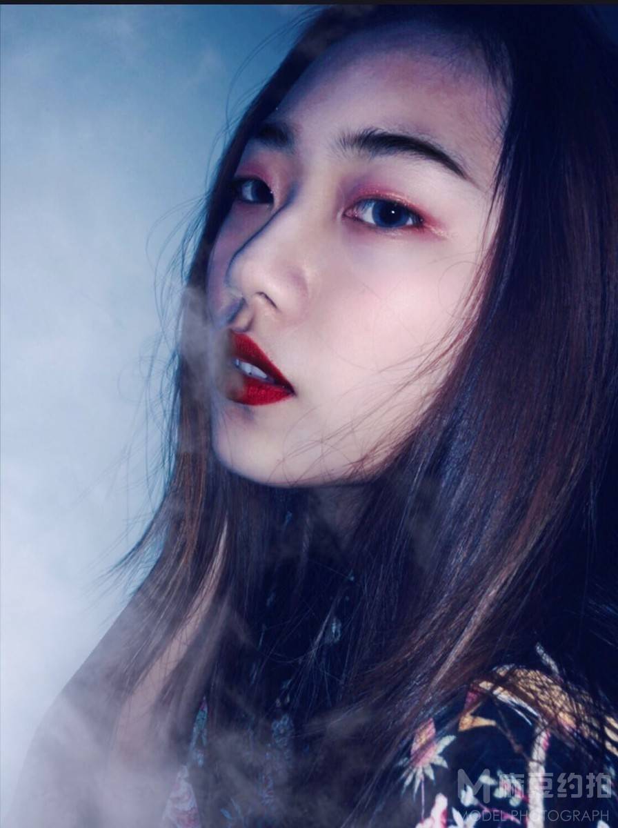 情绪模特