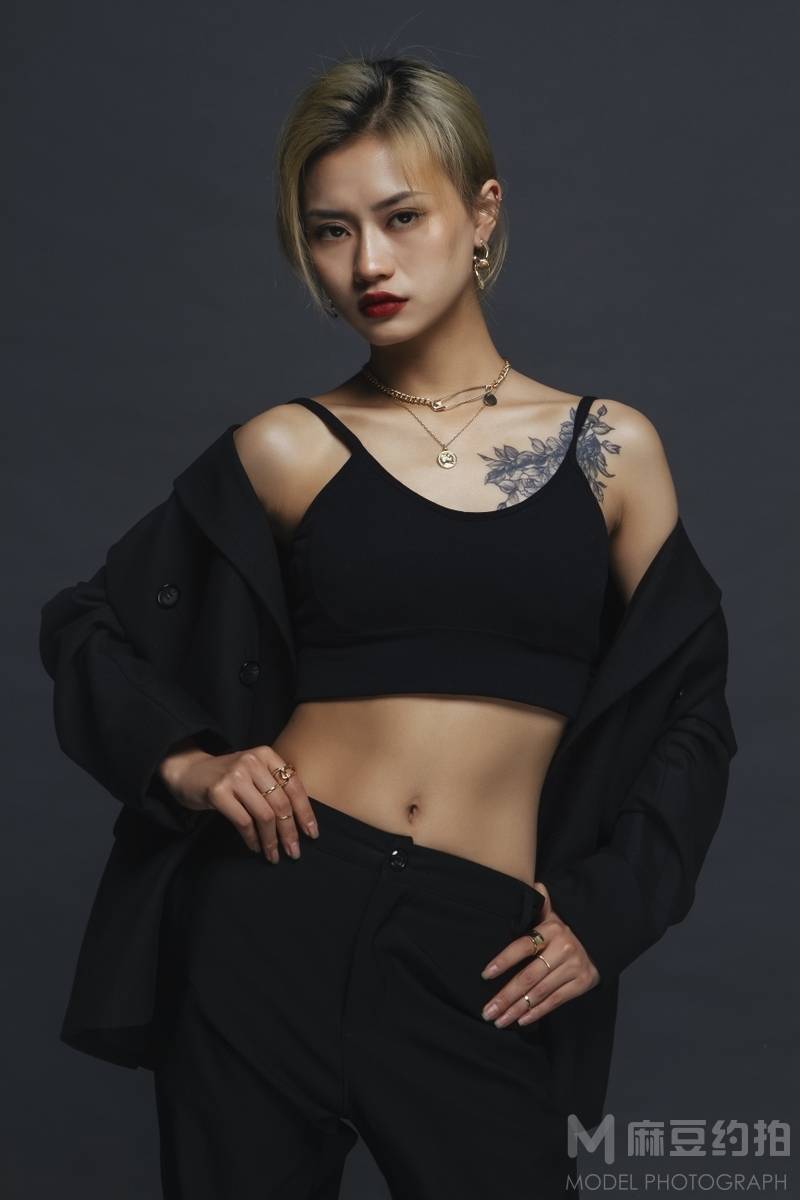 情绪模特