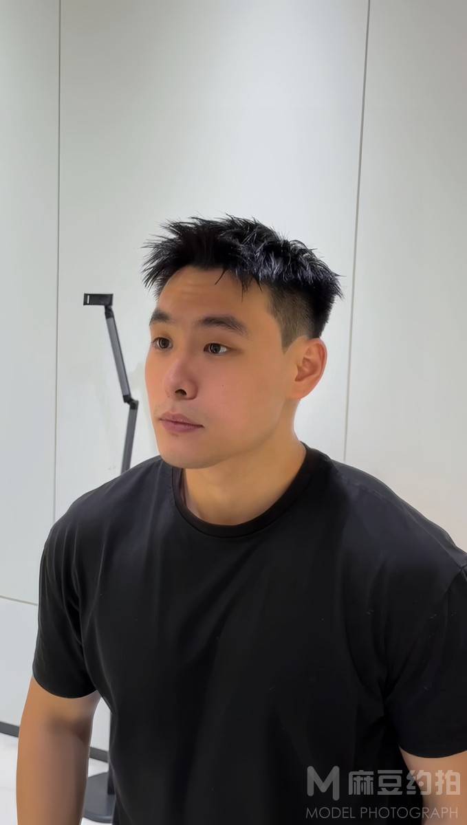 黑白模特