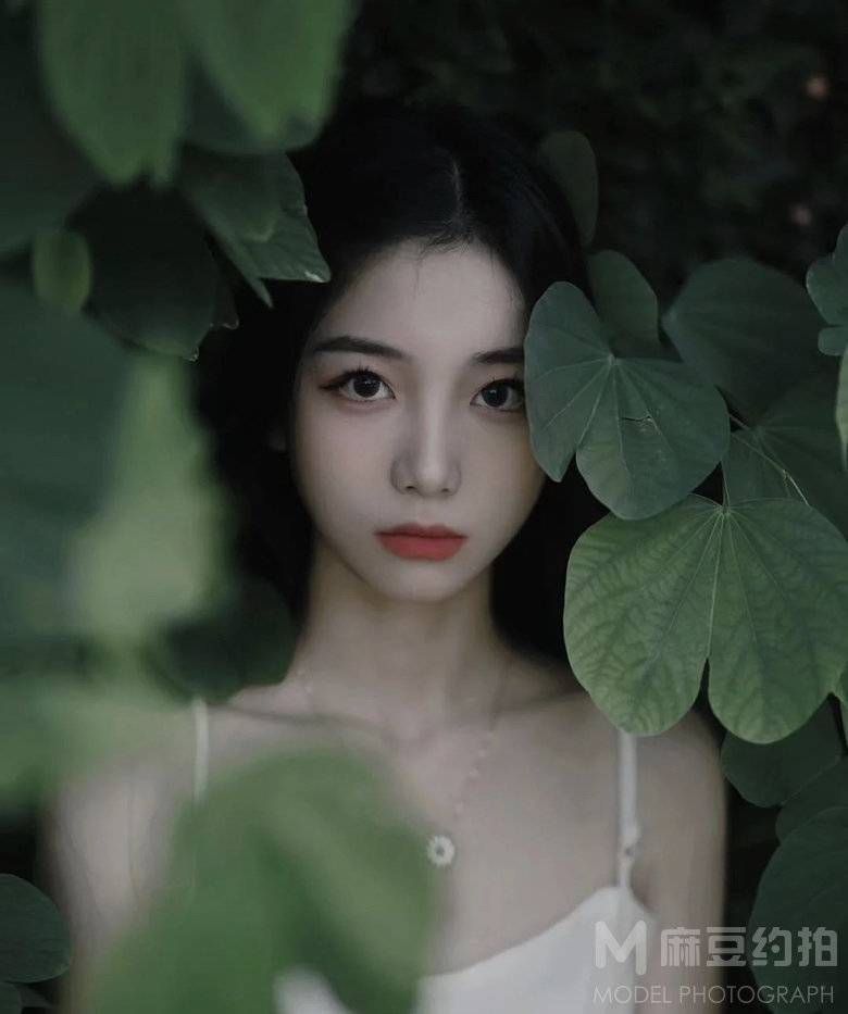 黑白模特