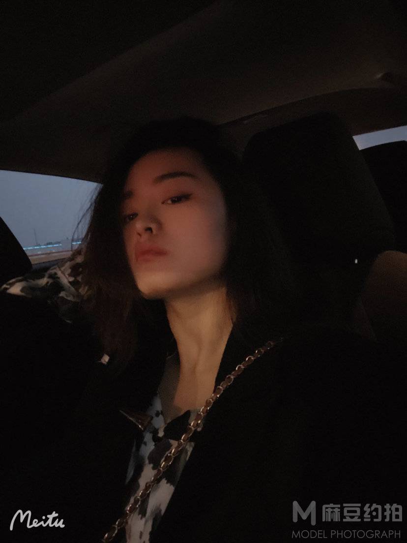 黑白模特