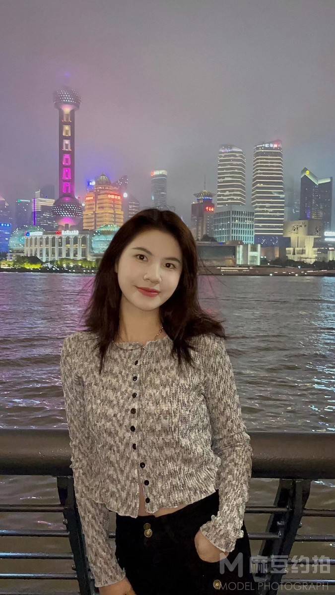 黑白模特
