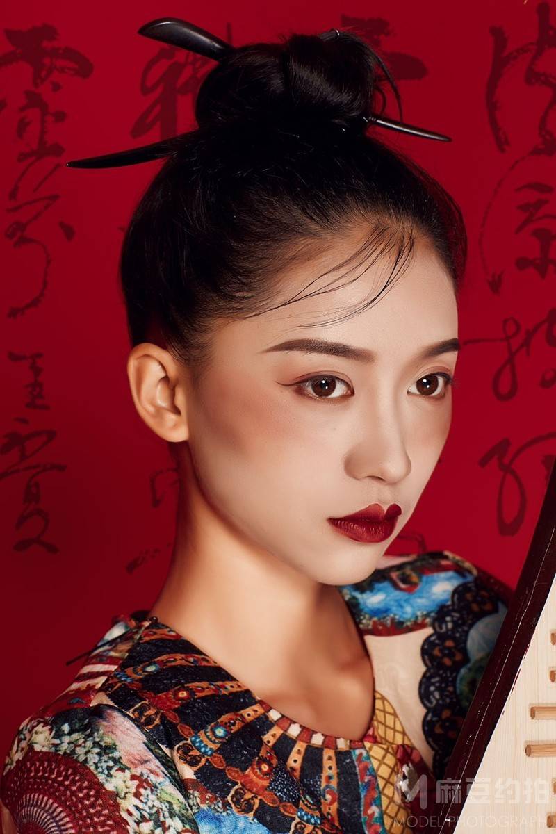 情绪模特