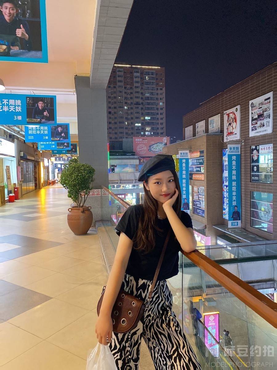 校园模特