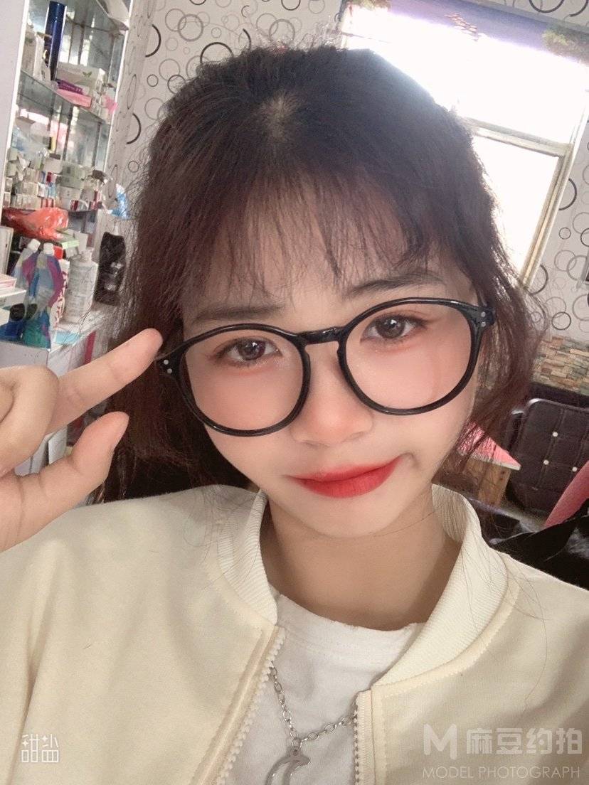 妆容模特