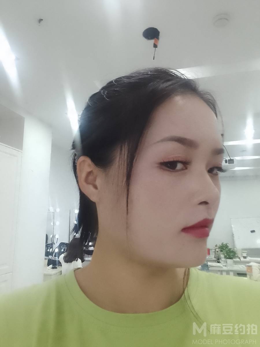 妆容模特