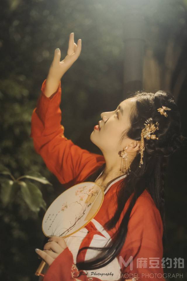 情绪模特
